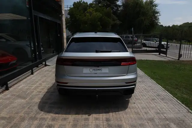 Audi Q8 view 6