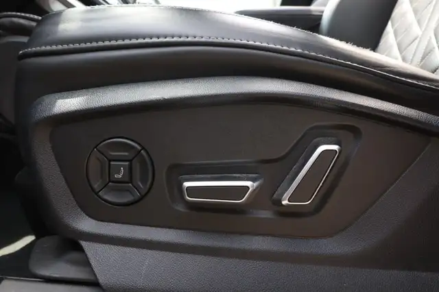 Audi Q8 view 13