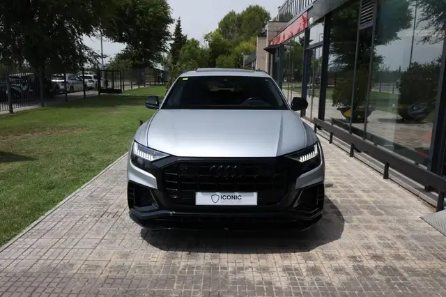 Audi Q8 view 3