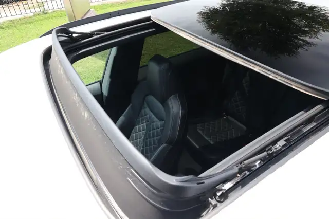 Audi Q8 view 9