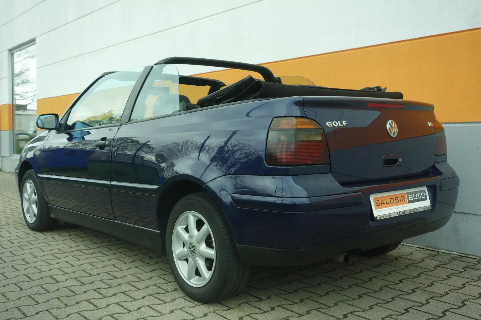 Volkswagen Golf Cabrio in Blau gebraucht in Viernheim für € 3.900,-