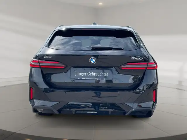 BMW 5 Series view 5
