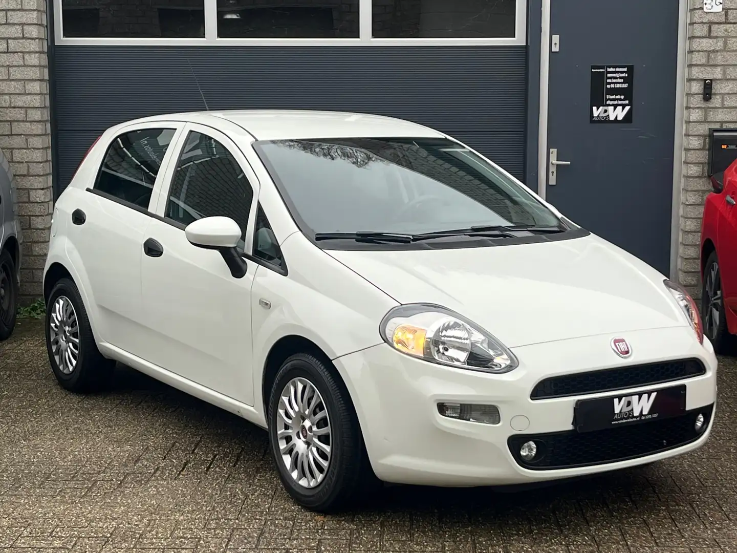 Fiat Punto Evo 1.2 Street 5 deurs airco Car pas N.A.P. APK Blanco - 2