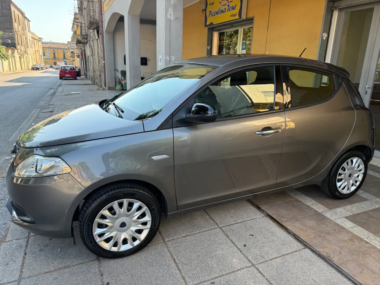 Lancia Ypsilon 2013 - 1.2 bz. 69 CV 5 porte Silver Grijs - 2