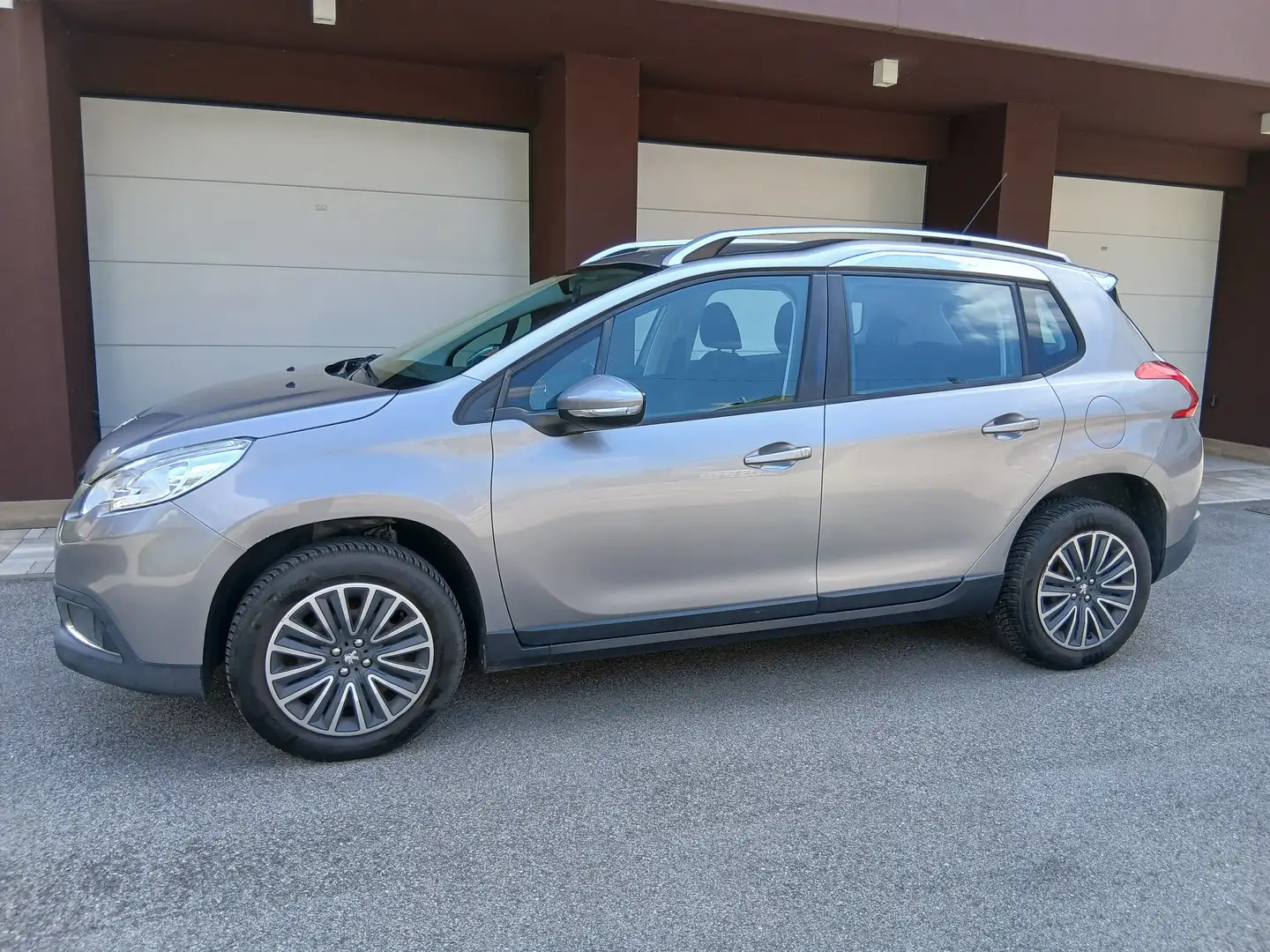 Peugeot 2008 1.4 hdi 8v Active NEOPATENTATI tua a e 158 mese Argento - 2