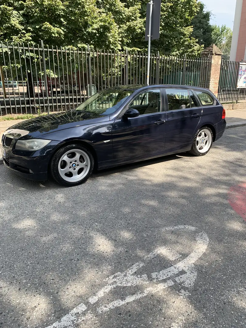 BMW 320 320d Touring Attiva - 1