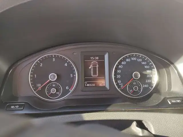 Volkswagen Caravelle view 14
