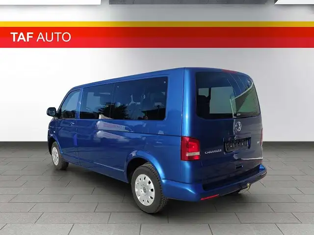 Volkswagen Caravelle view 10