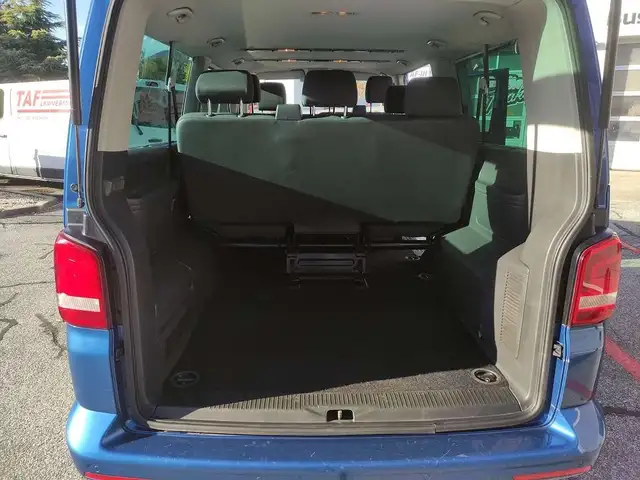 Volkswagen Caravelle view 8