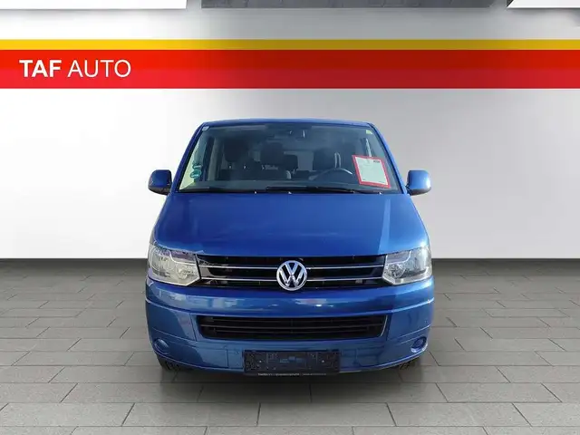 Volkswagen Caravelle view 3