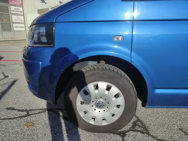 Volkswagen Caravelle view 5