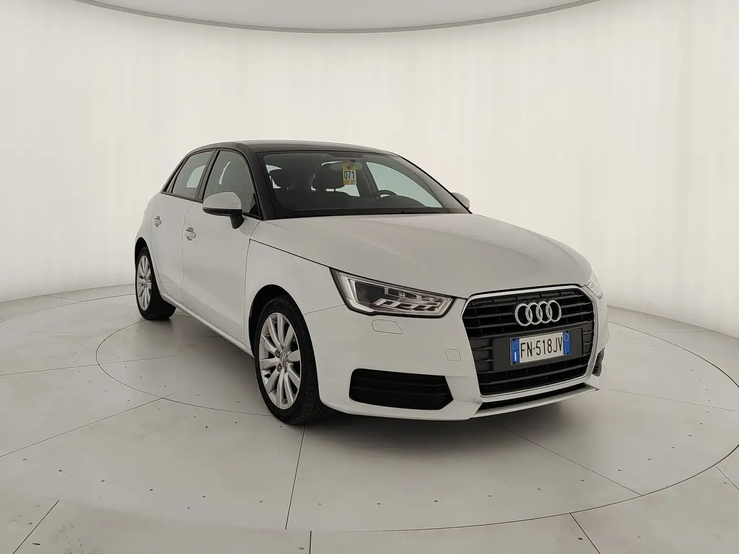 Audi A1 A1 Sportback 1.6 tdi Admired Weiß - 1