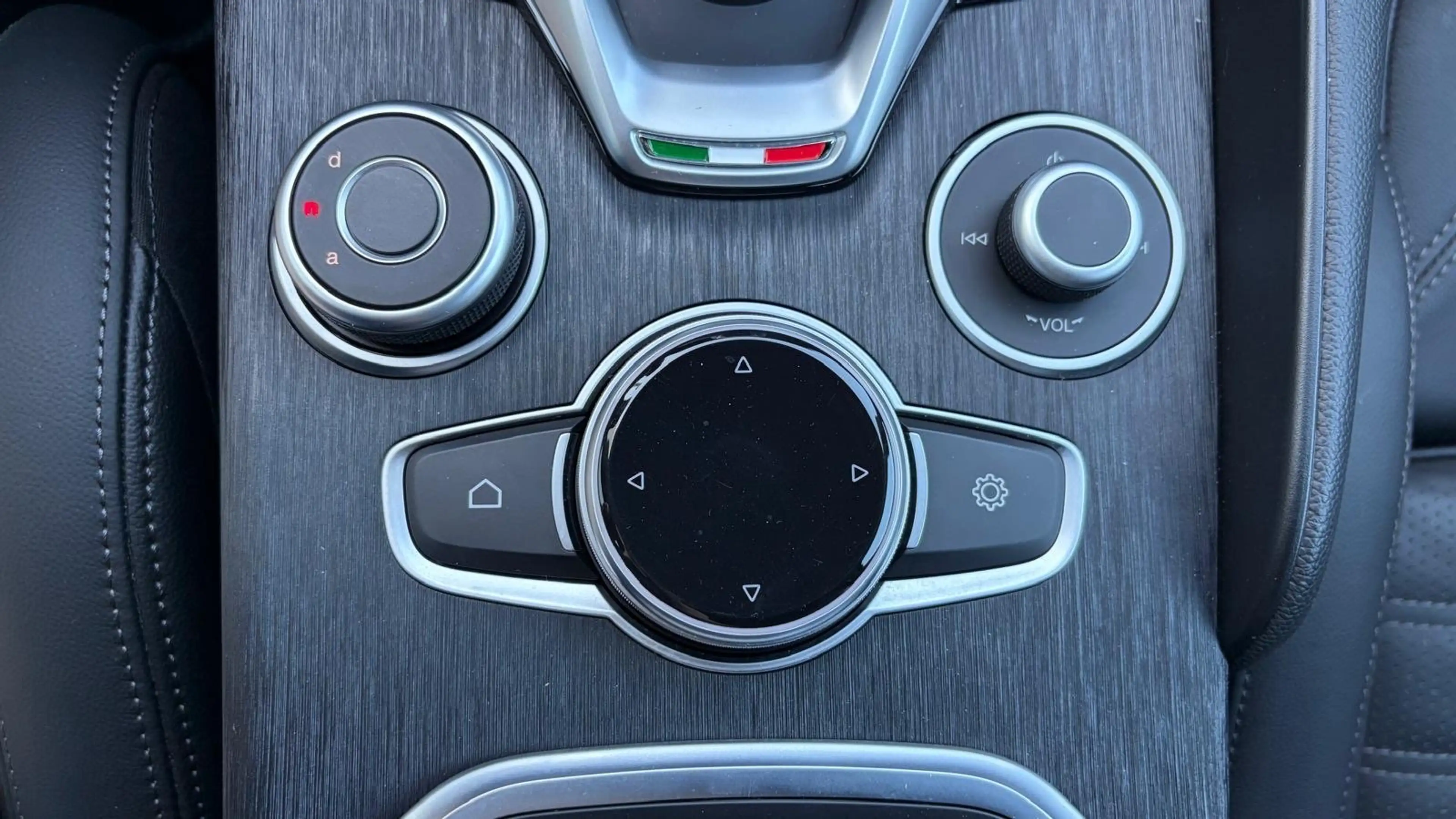 Alfa Romeo Giulia 2.0 TURBO 280PK AWD SPRINT NAVI / LEDER / FULL-LED — photo 39