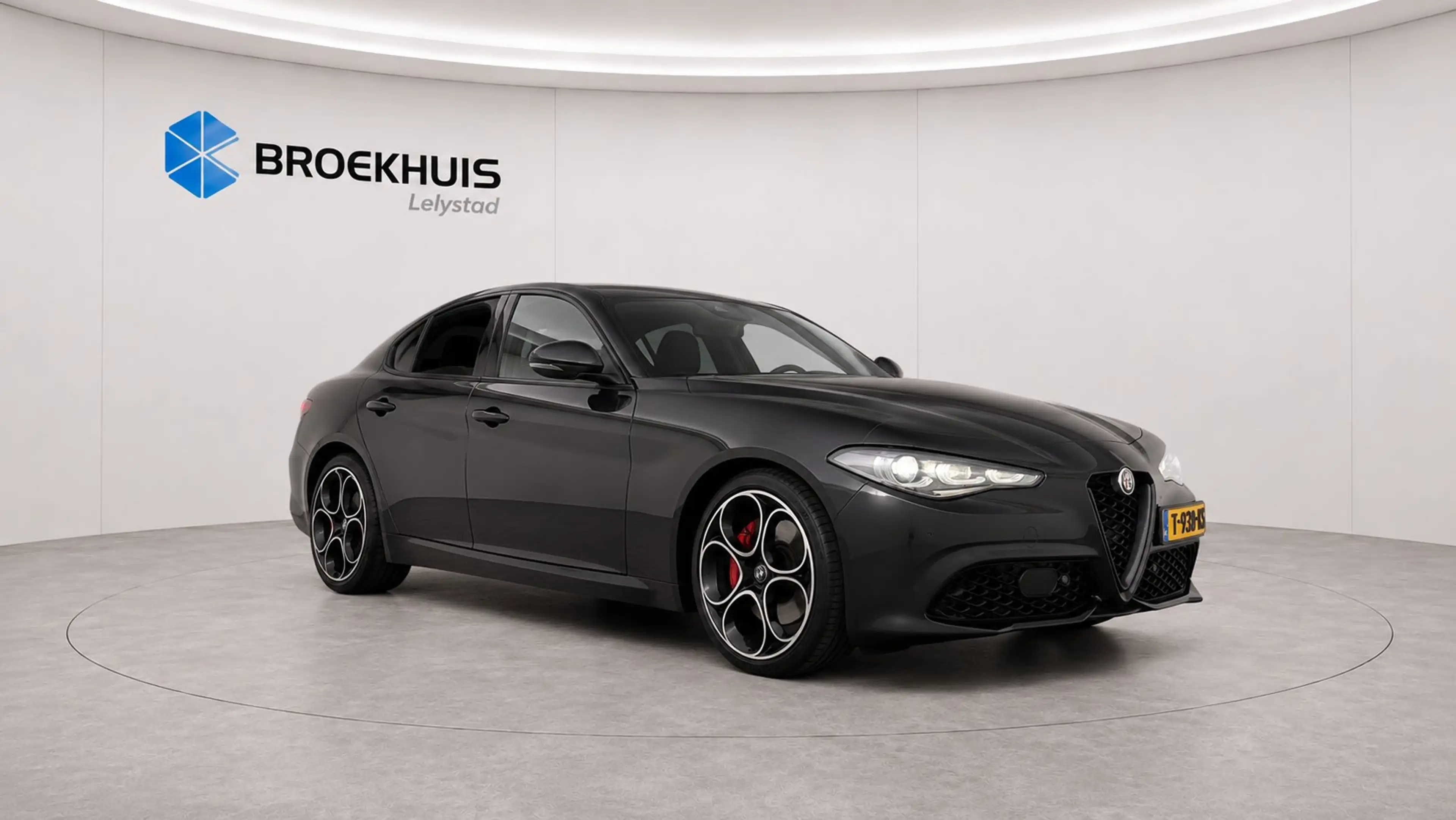 Alfa Romeo Giulia 2.0 TURBO 280PK AWD SPRINT NAVI / LEDER / FULL-LED — photo 4