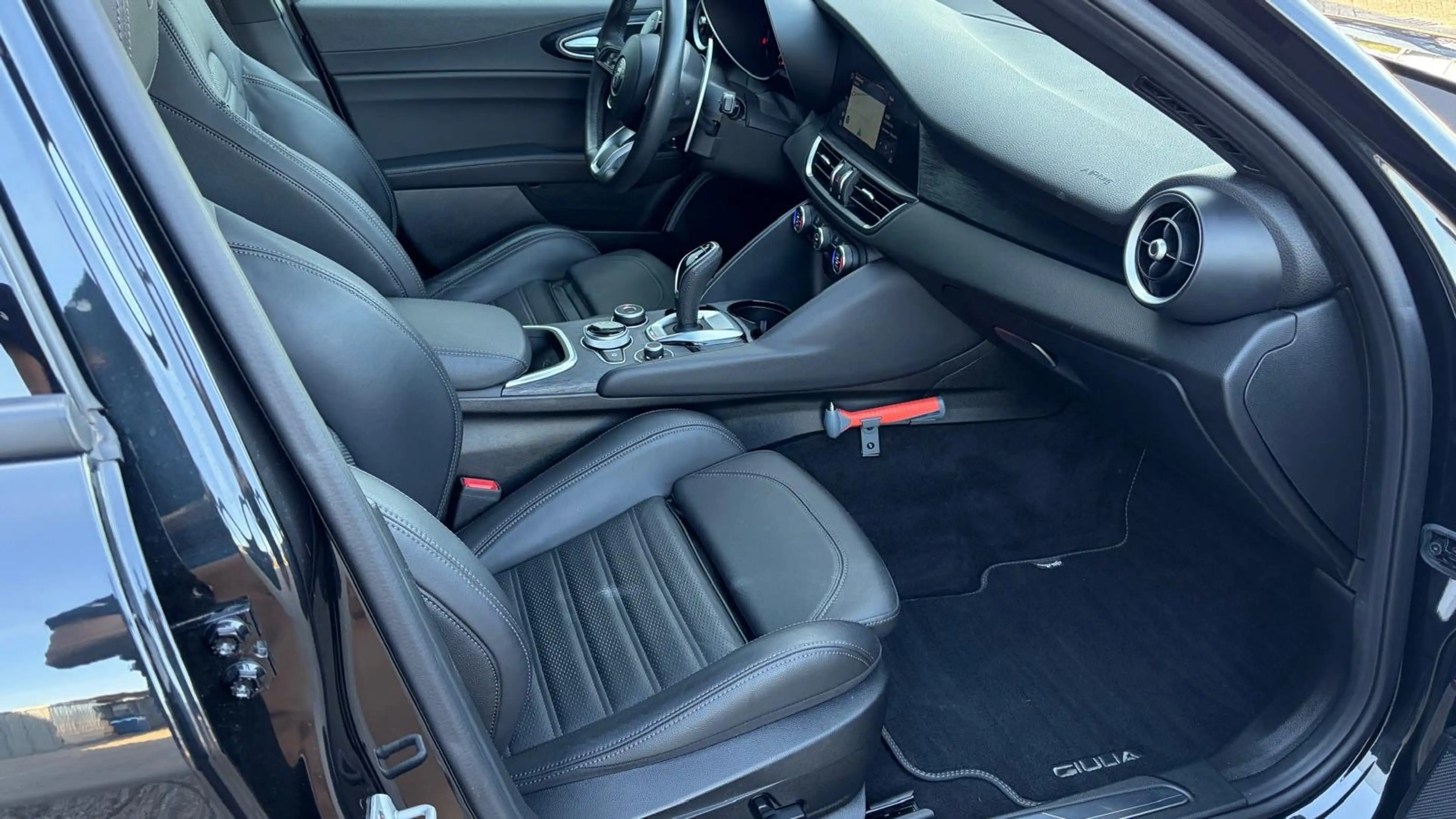 Alfa Romeo Giulia 2.0 TURBO 280PK AWD SPRINT NAVI / LEDER / FULL-LED — photo 19