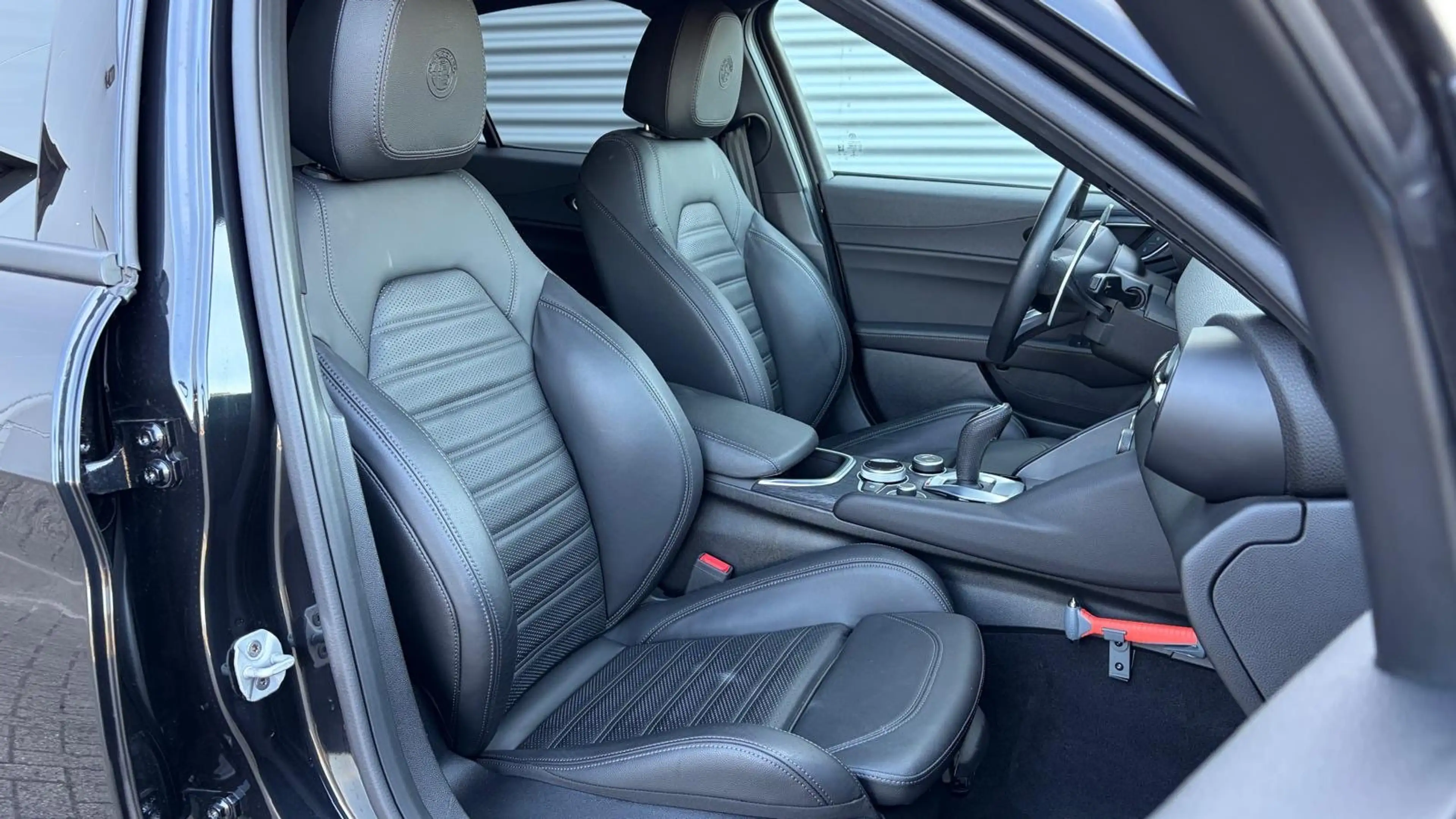 Alfa Romeo Giulia 2.0 TURBO 280PK AWD SPRINT NAVI / LEDER / FULL-LED — photo 18