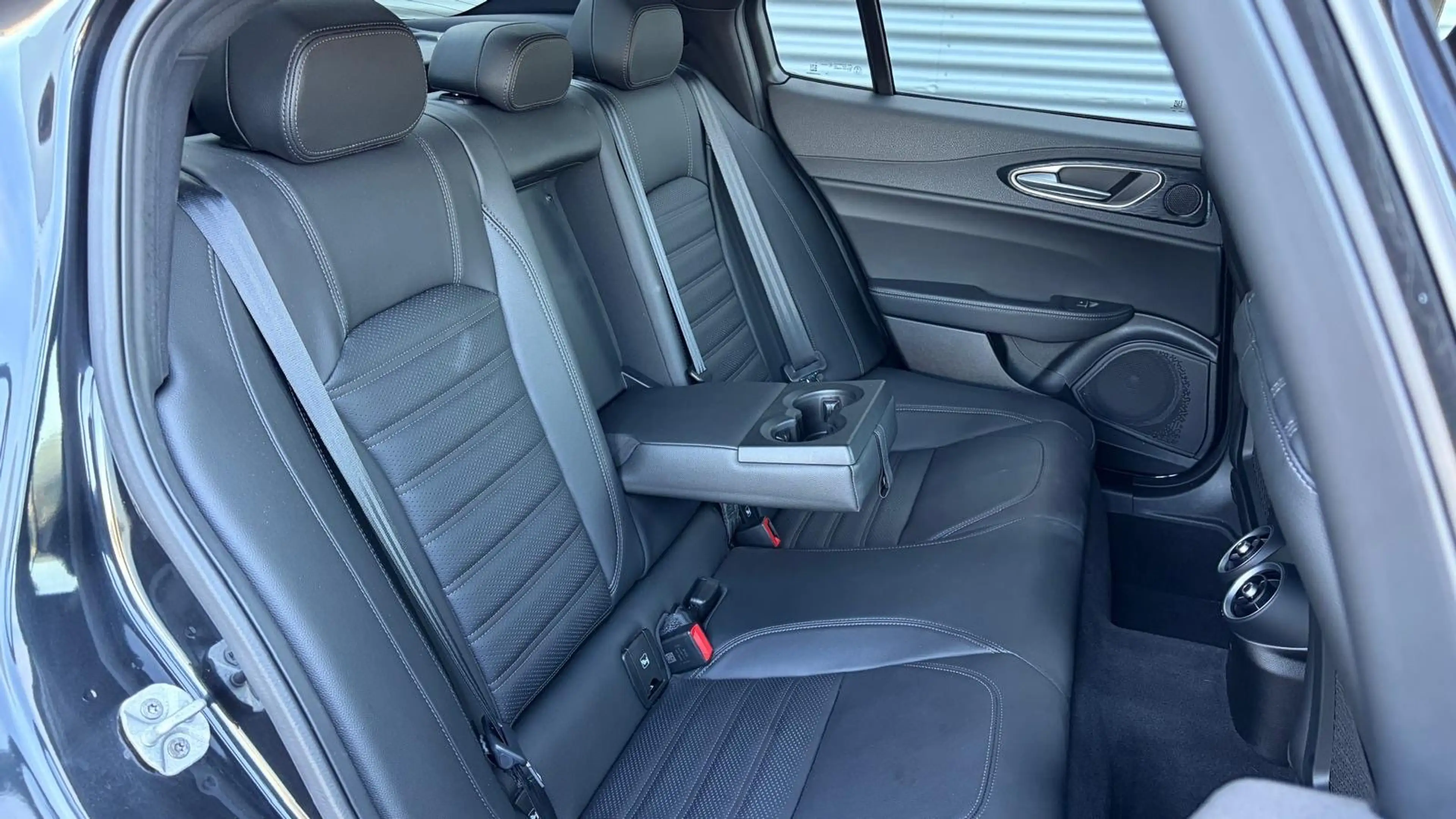 Alfa Romeo Giulia 2.0 TURBO 280PK AWD SPRINT NAVI / LEDER / FULL-LED — photo 17