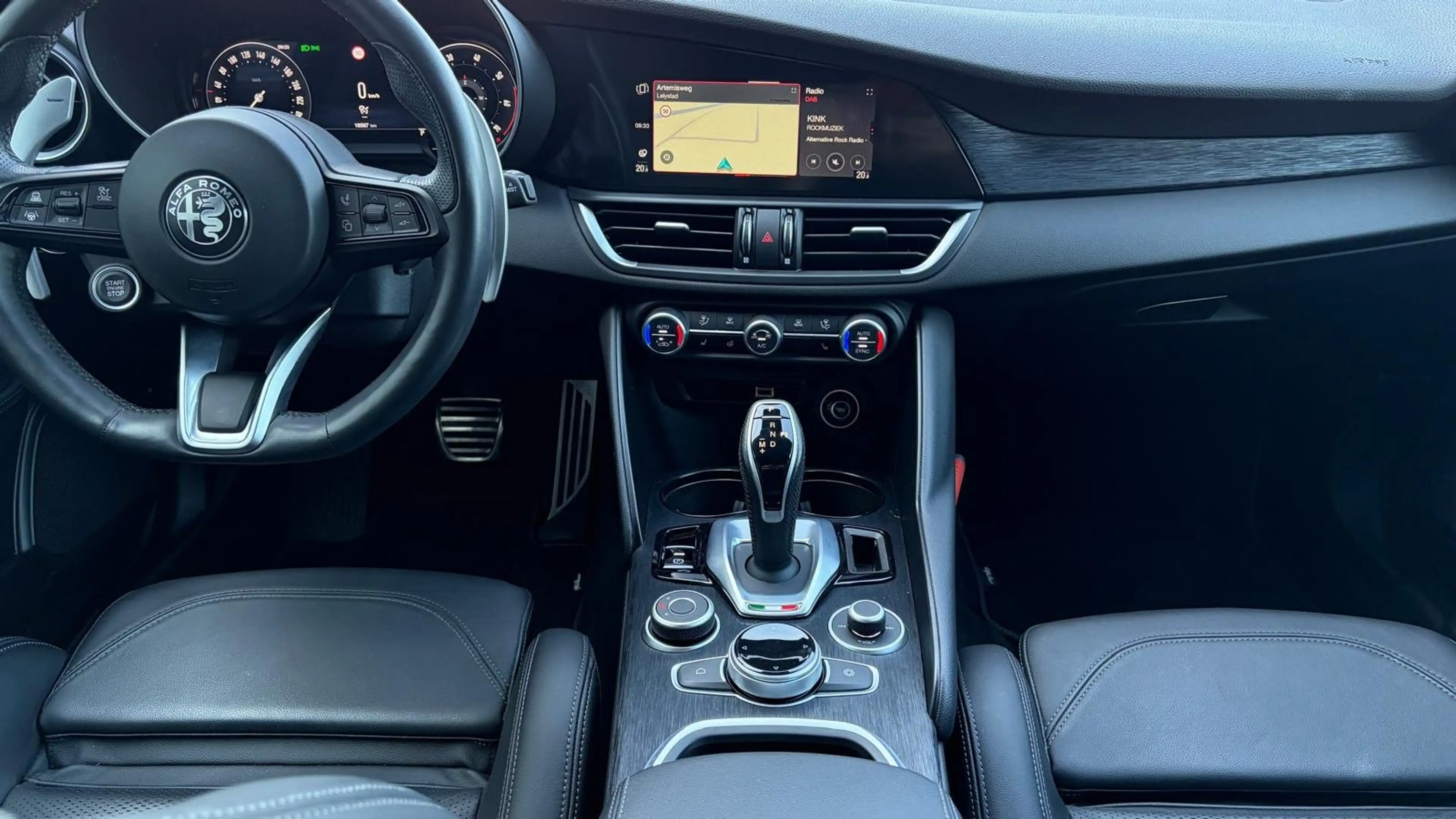 Alfa Romeo Giulia 2.0 TURBO 280PK AWD SPRINT NAVI / LEDER / FULL-LED — photo 30