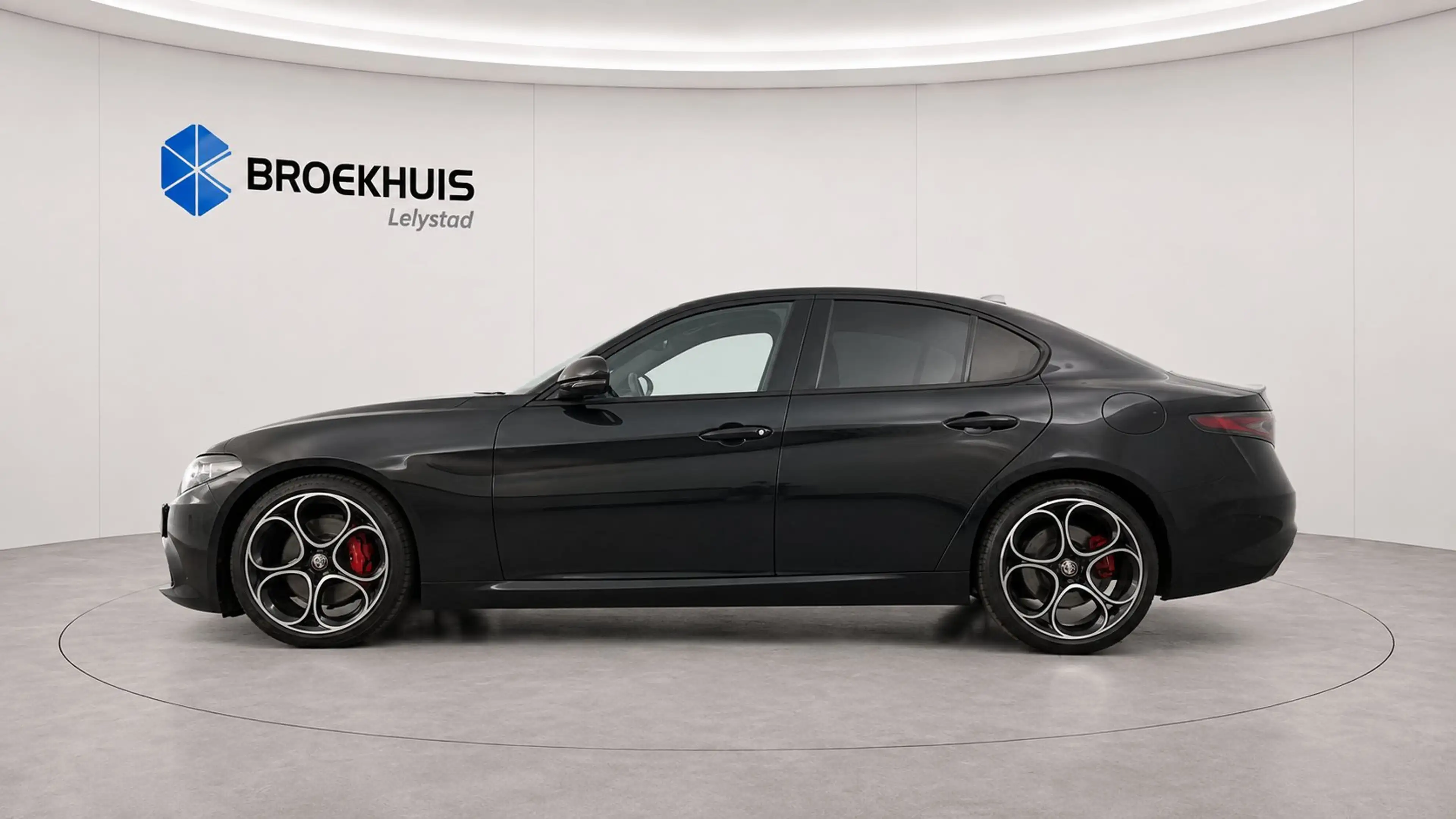 Alfa Romeo Giulia 2.0 TURBO 280PK AWD SPRINT NAVI / LEDER / FULL-LED — photo 2