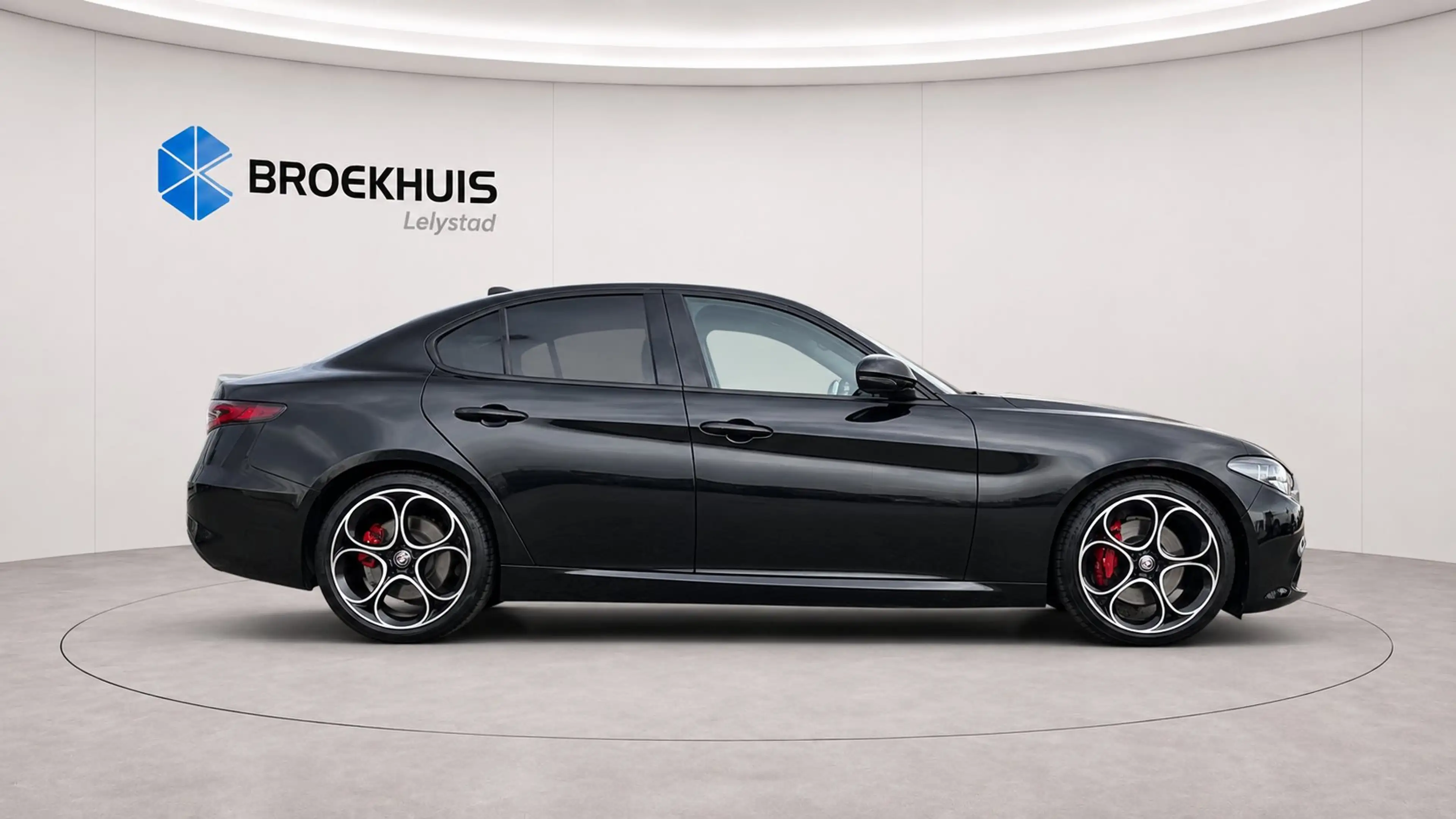 Alfa Romeo Giulia 2.0 TURBO 280PK AWD SPRINT NAVI / LEDER / FULL-LED — photo 3