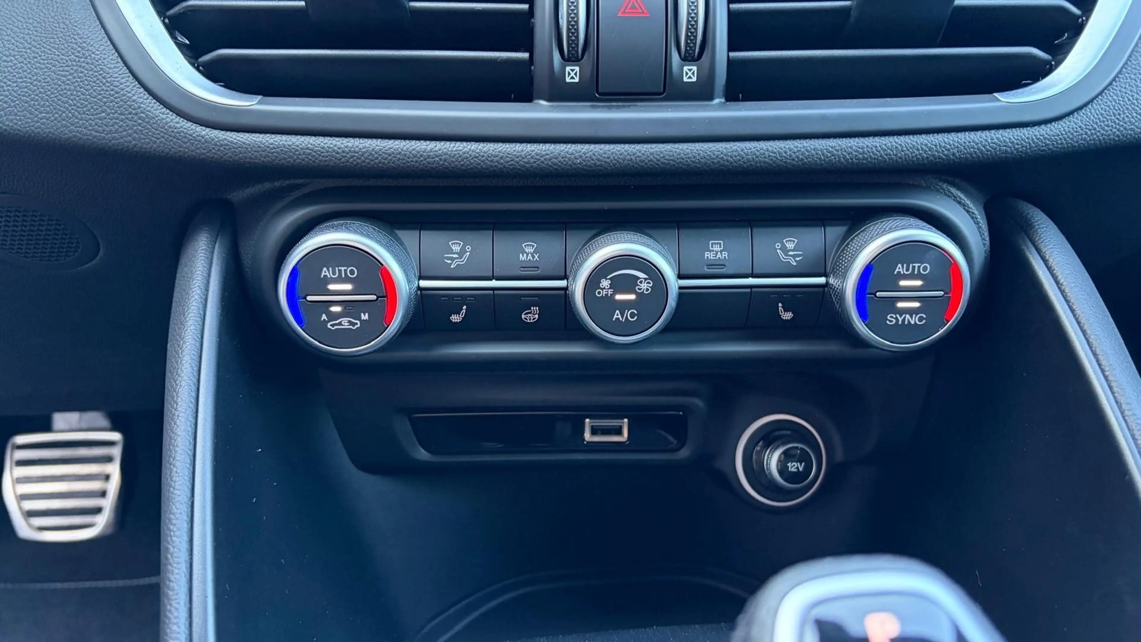 Alfa Romeo Giulia 2.0 TURBO 280PK AWD SPRINT NAVI / LEDER / FULL-LED — photo 37