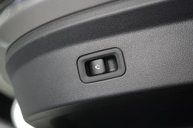 Mercedes-Benz GLE view 9
