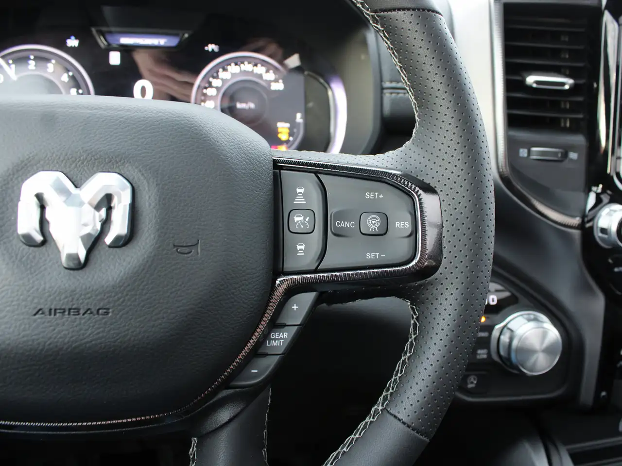 RAM 1500 снимка RAM 1500