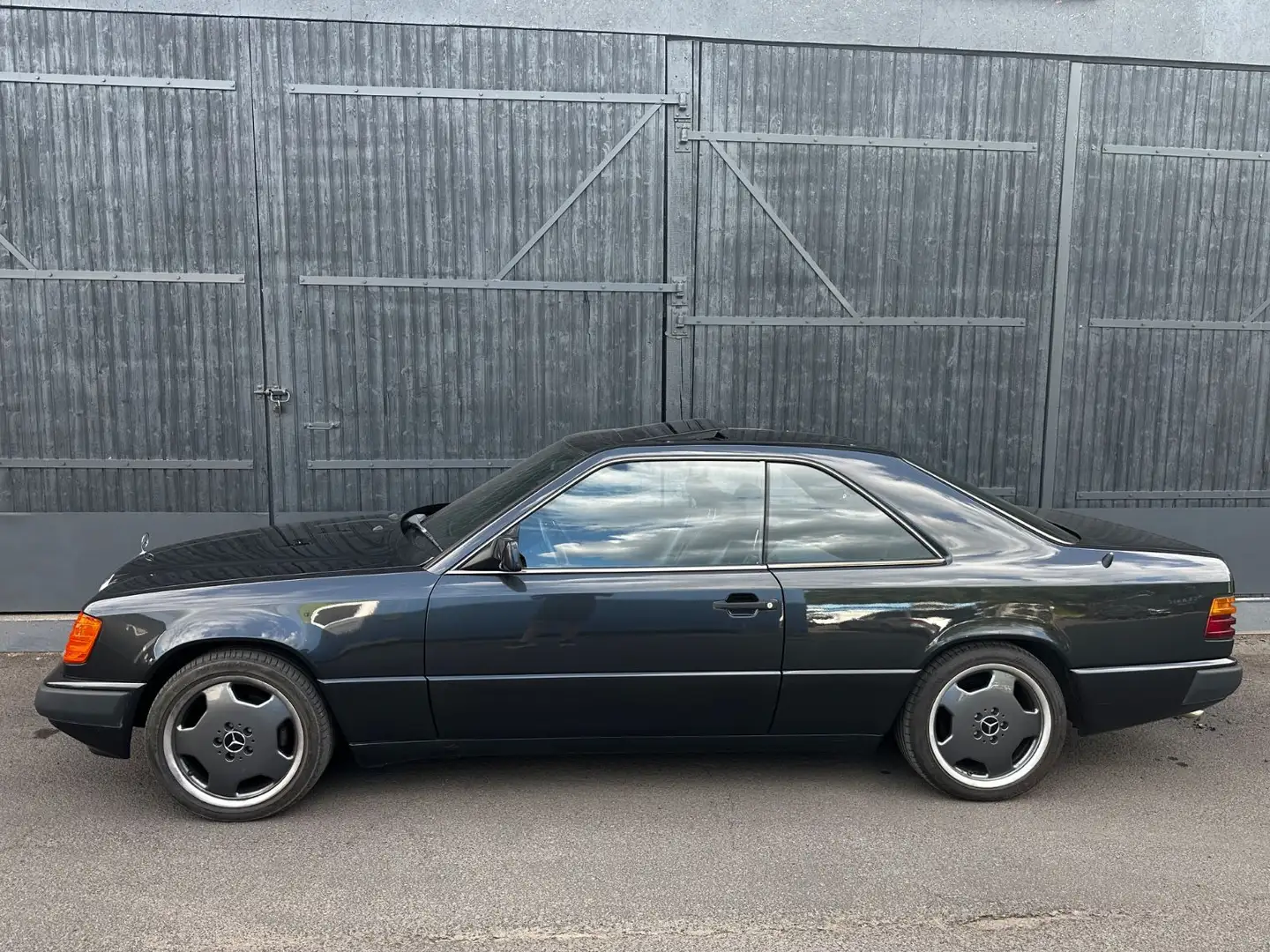 Mercedes-Benz 300 ce, Rostfrei, Klima, Leder, SH, Automatik Schwarz - 1