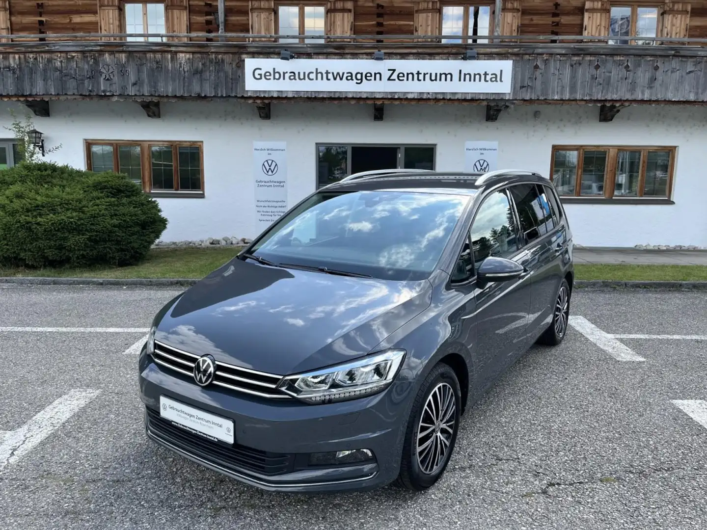 Volkswagen Touran 2,0 TDI DSG Active (AHK+Navi+LED) Navi Gris - 2