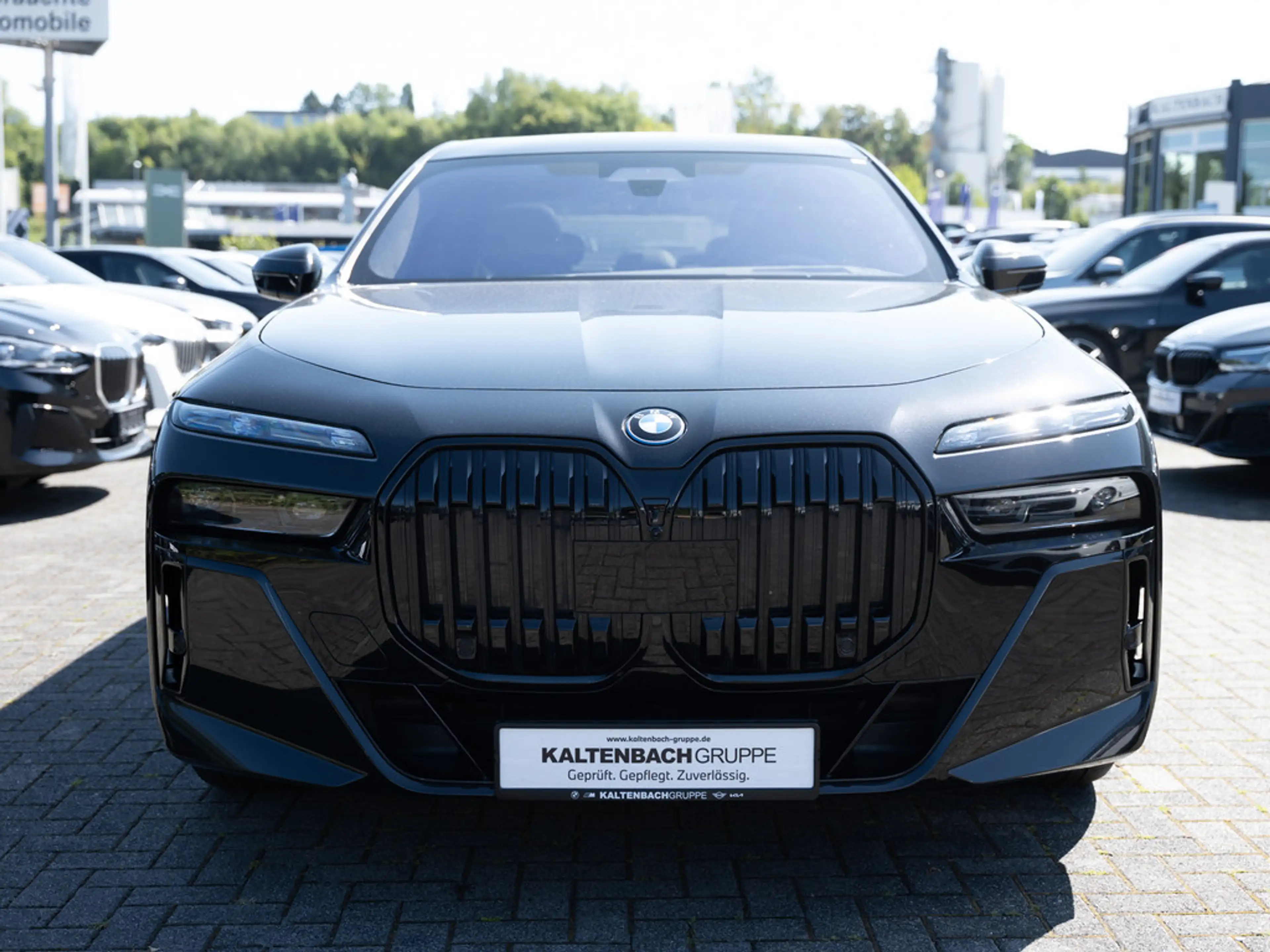 BMW i7 60 xDrive M-Sport Pro PANO AHK 360° ACC — photo 4
