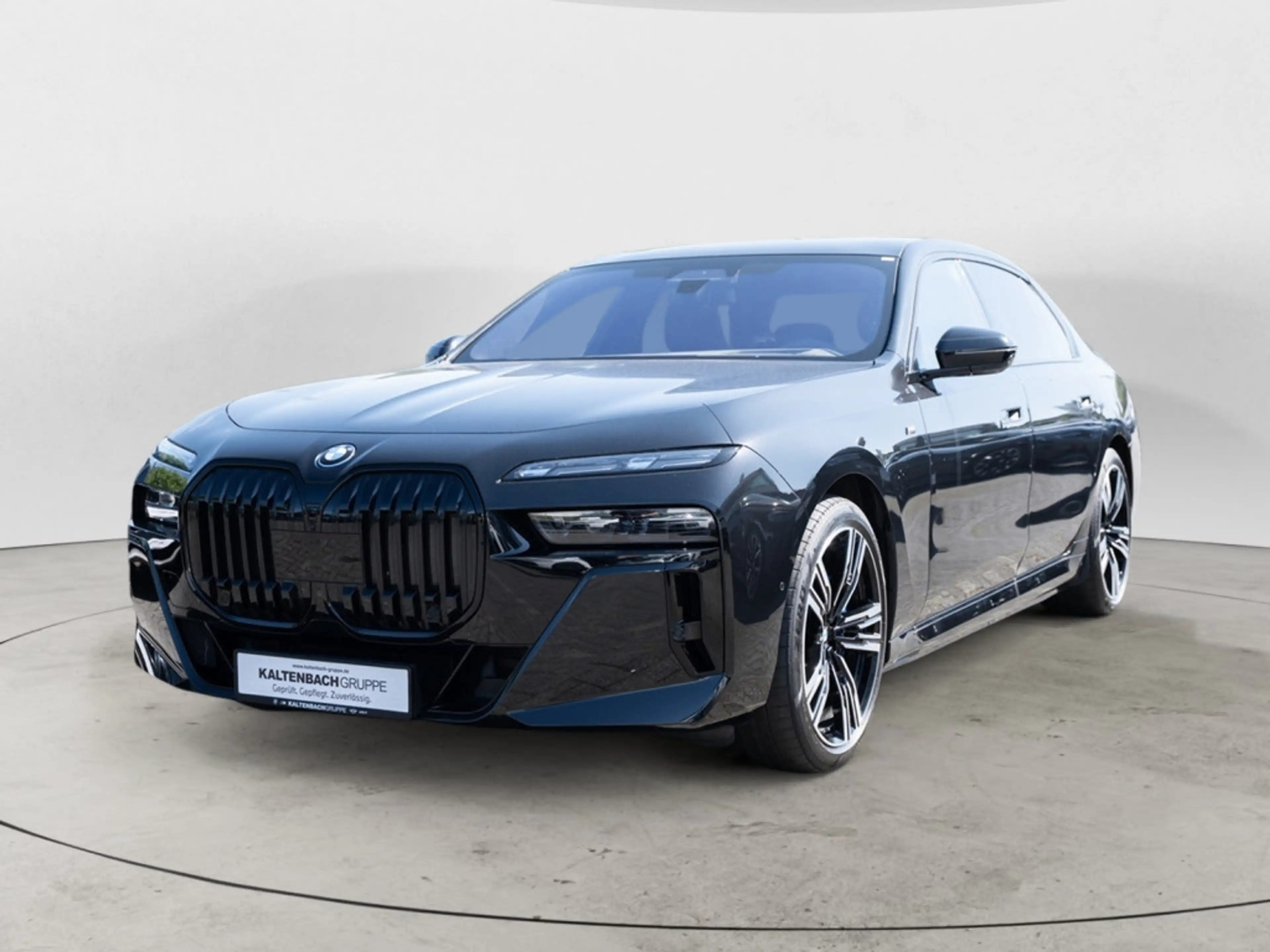 BMW i7 60 xDrive M-Sport Pro PANO AHK 360° ACC — photo 2