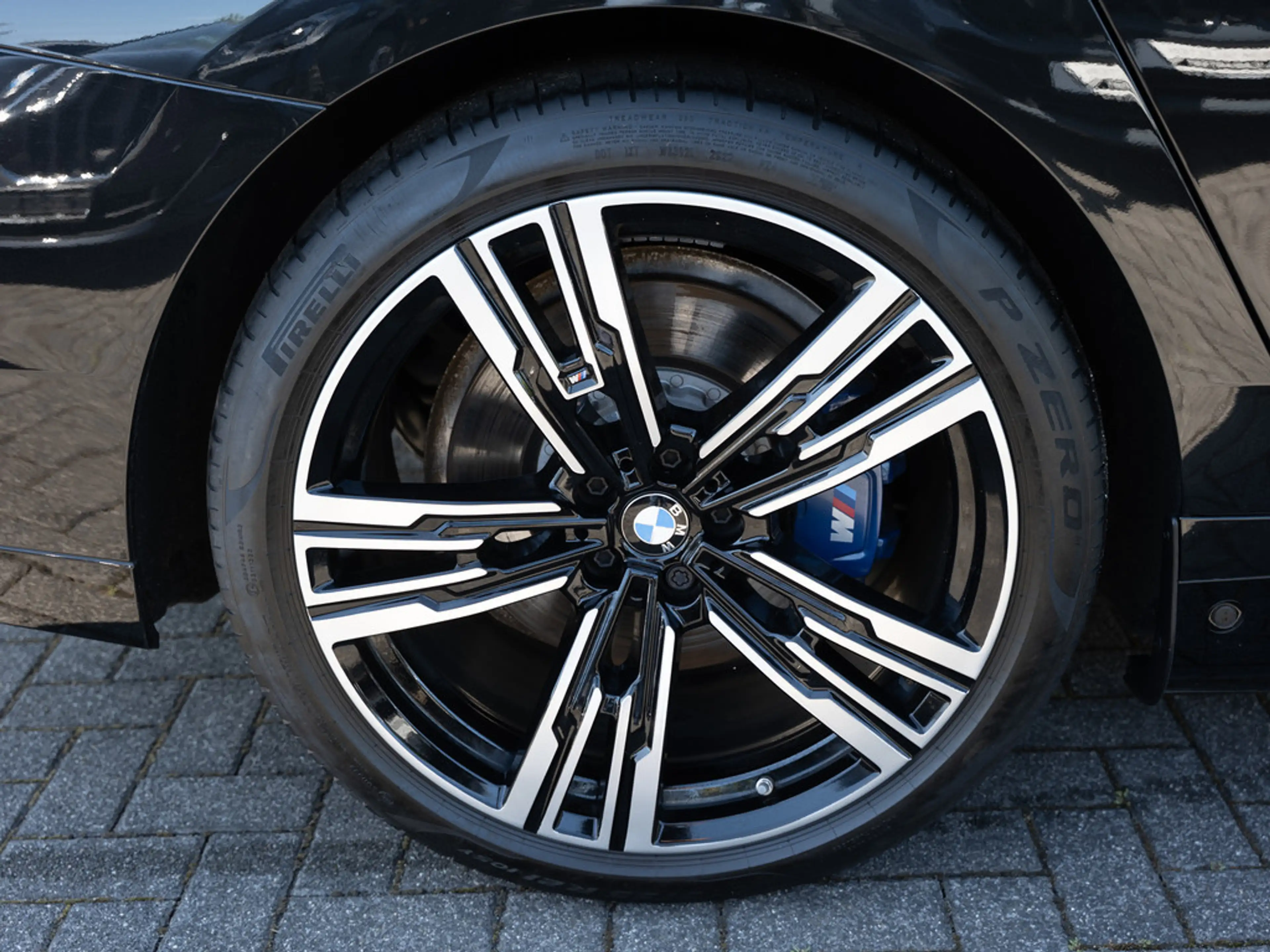 BMW i7 60 xDrive M-Sport Pro PANO AHK 360° ACC — photo 11