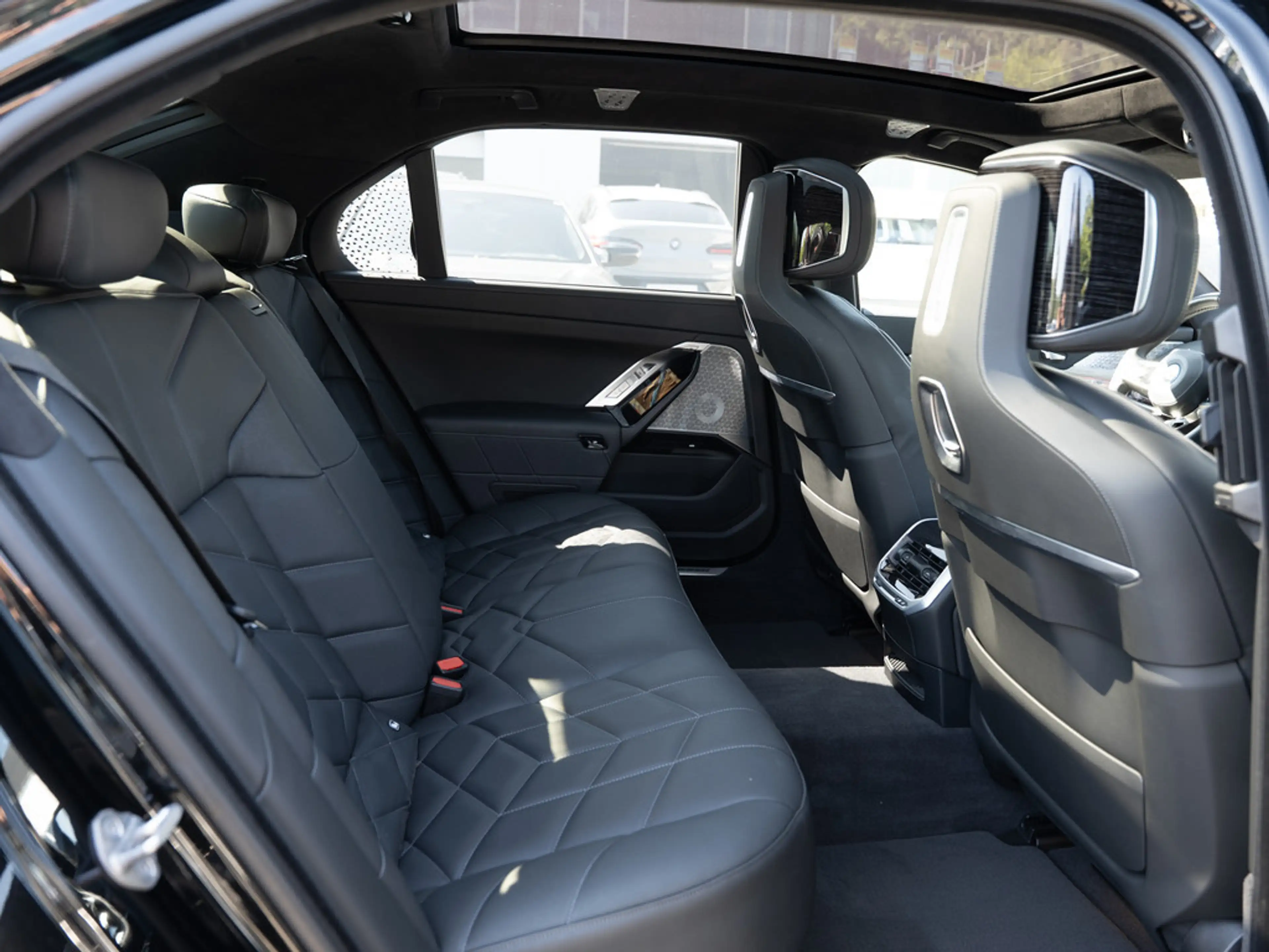 BMW i7 60 xDrive M-Sport Pro PANO AHK 360° ACC — photo 10