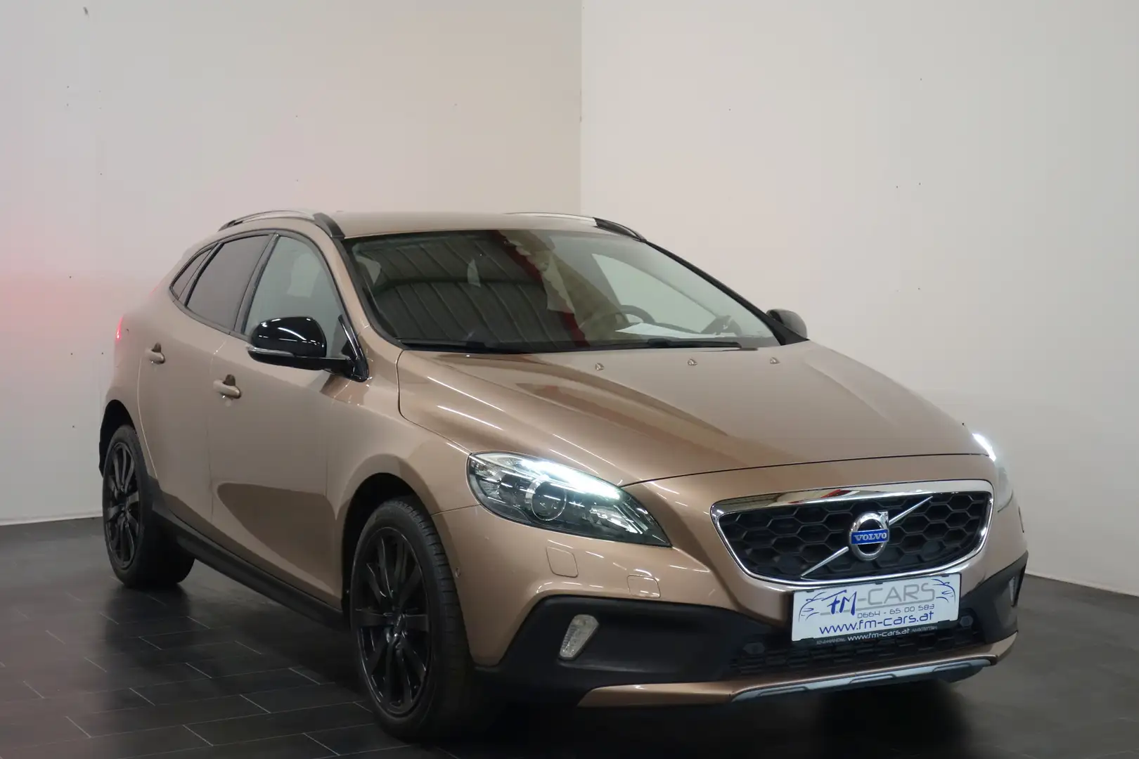 Volvo V40 Cross Country D2 Momentum *GARANTIE*TOP* Braun - 2