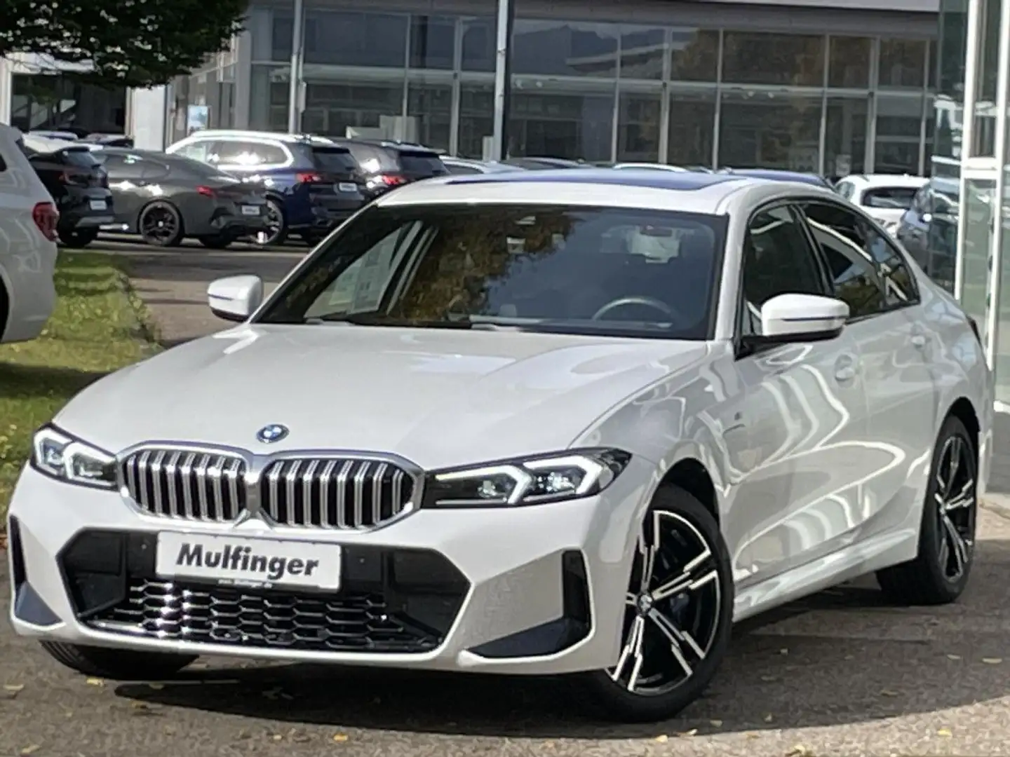 BMW 330 e xDr.M Sport FACELIFT HUD SuView GlasD.Lenkh Weiß - 2