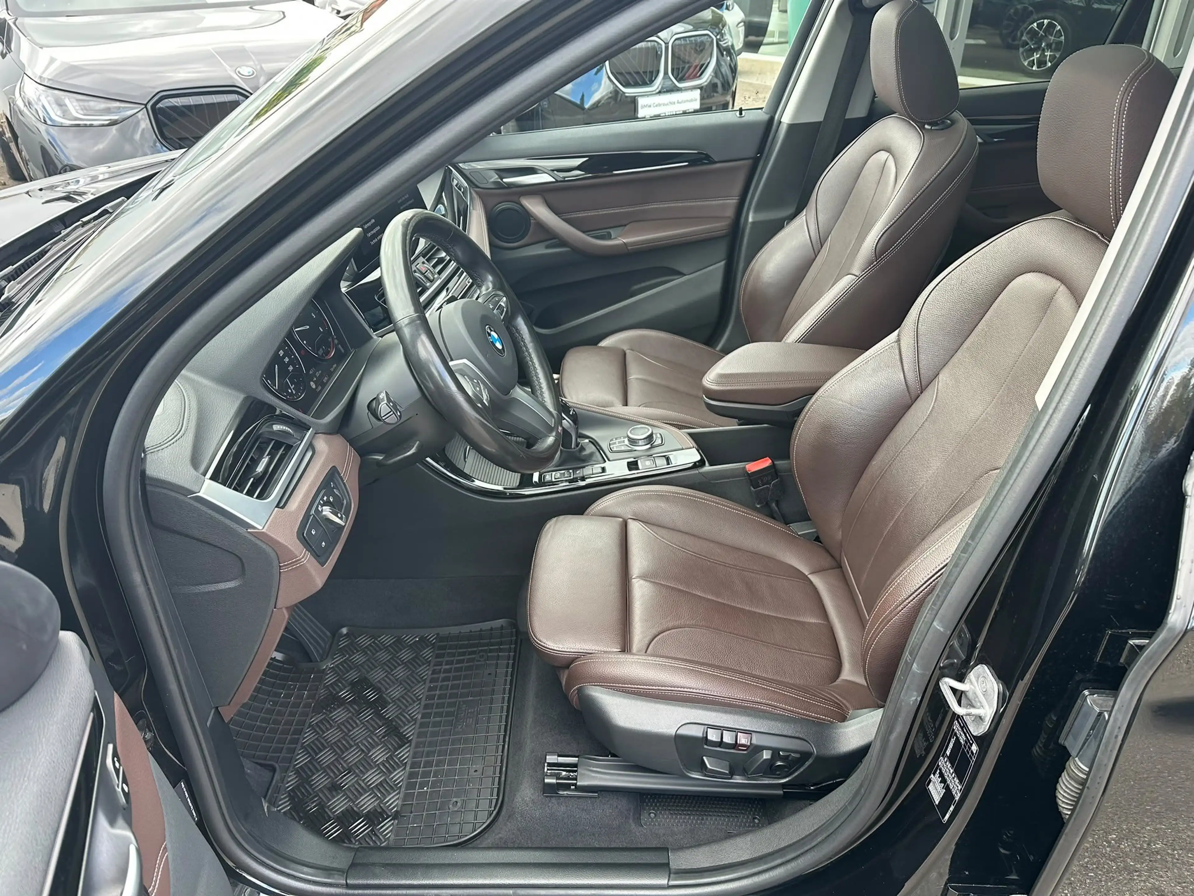 BMW X1 sDrive20d Aut Sport Line AHK Leder Panorama ACC LE — photo 10