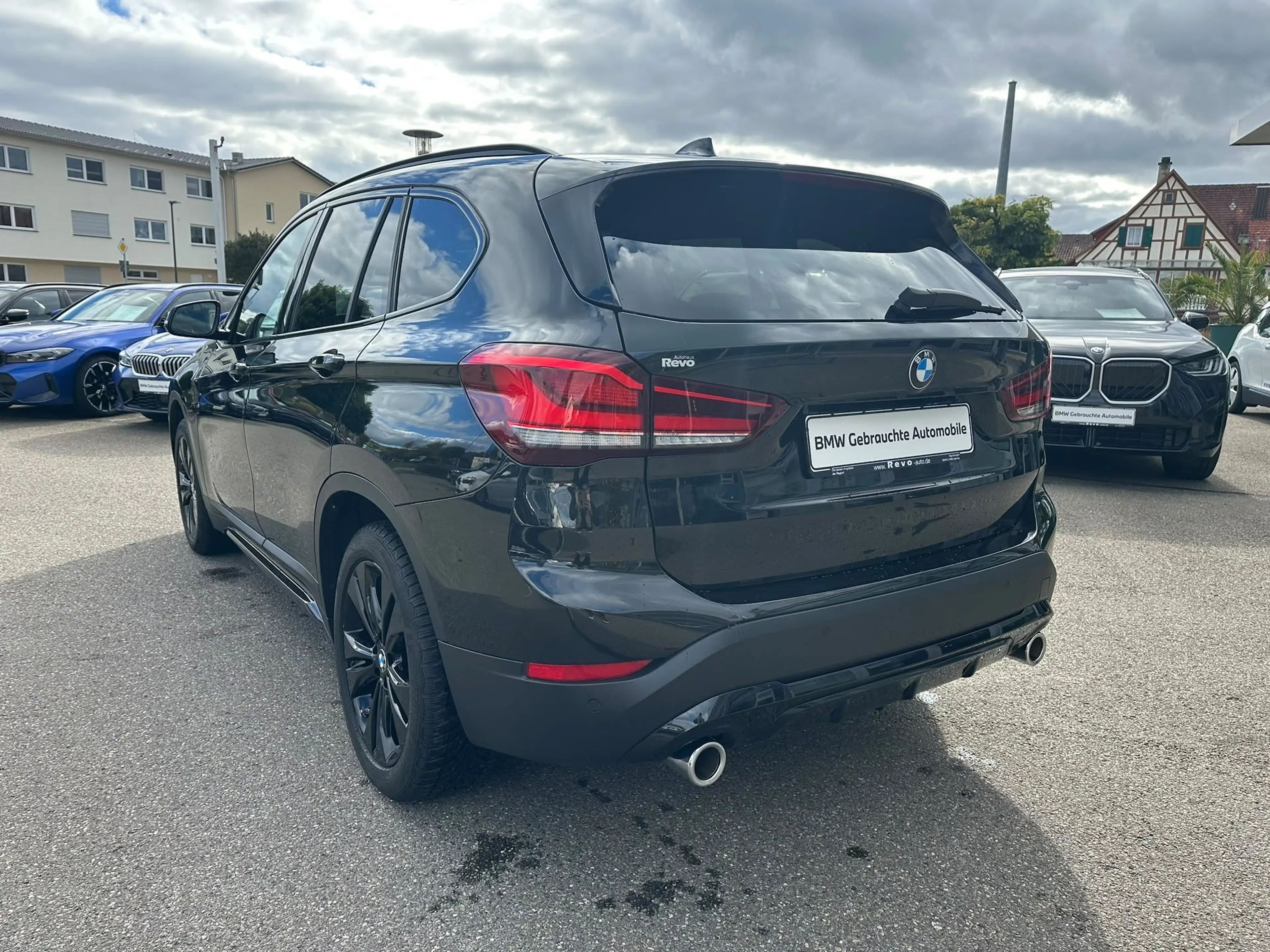 BMW X1 sDrive20d Aut Sport Line AHK Leder Panorama ACC LE — photo 3