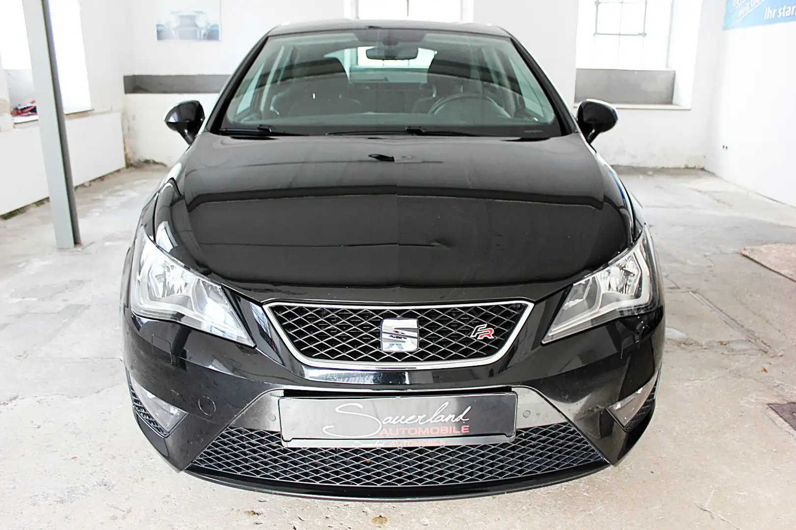 SEAT Ibiza 1.2 TSI FR NAVI SHZ DAB 16" ALU BLUETOOTH Schwarz - 2