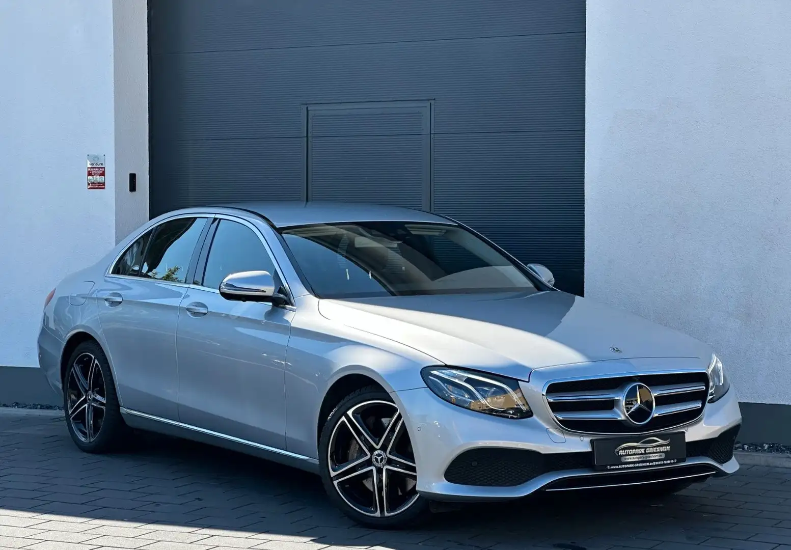 Mercedes-Benz E 400 Lim. 4M*9G*VOLL*CARBON*Wide*360°MEMORY*ACC Silber - 1