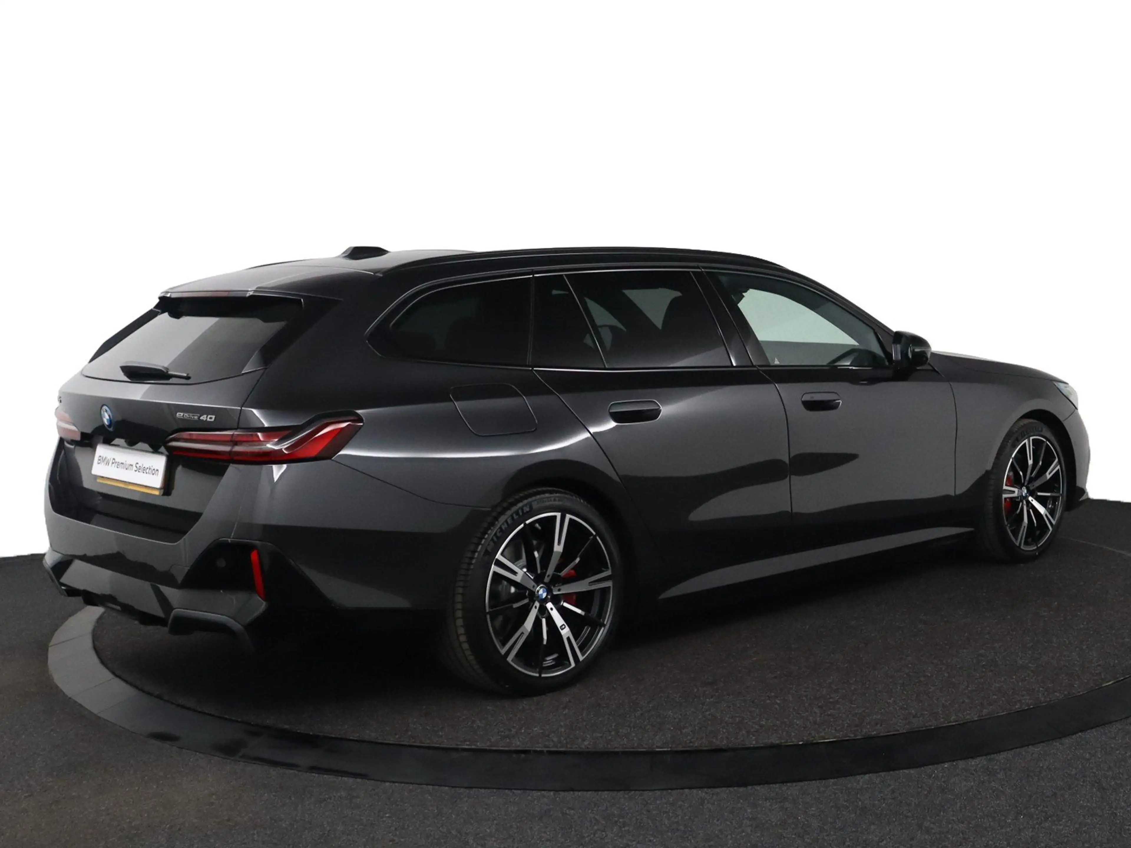 BMW i5 Touring eDrive40 M Sport Edition 84 kWh | SOH 100% — photo 2