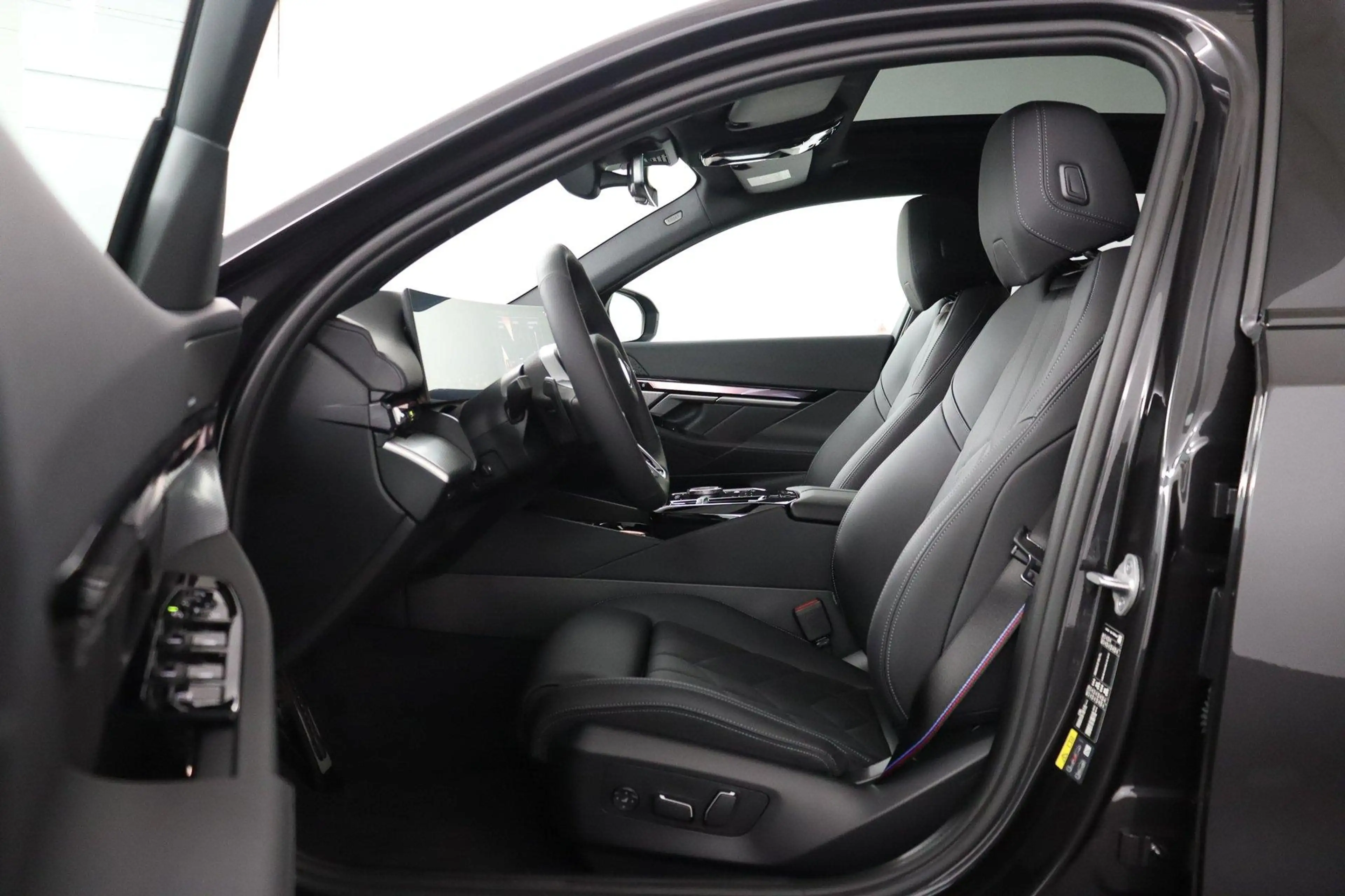 BMW i5 Touring eDrive40 M Sport Edition 84 kWh | SOH 100% — photo 14
