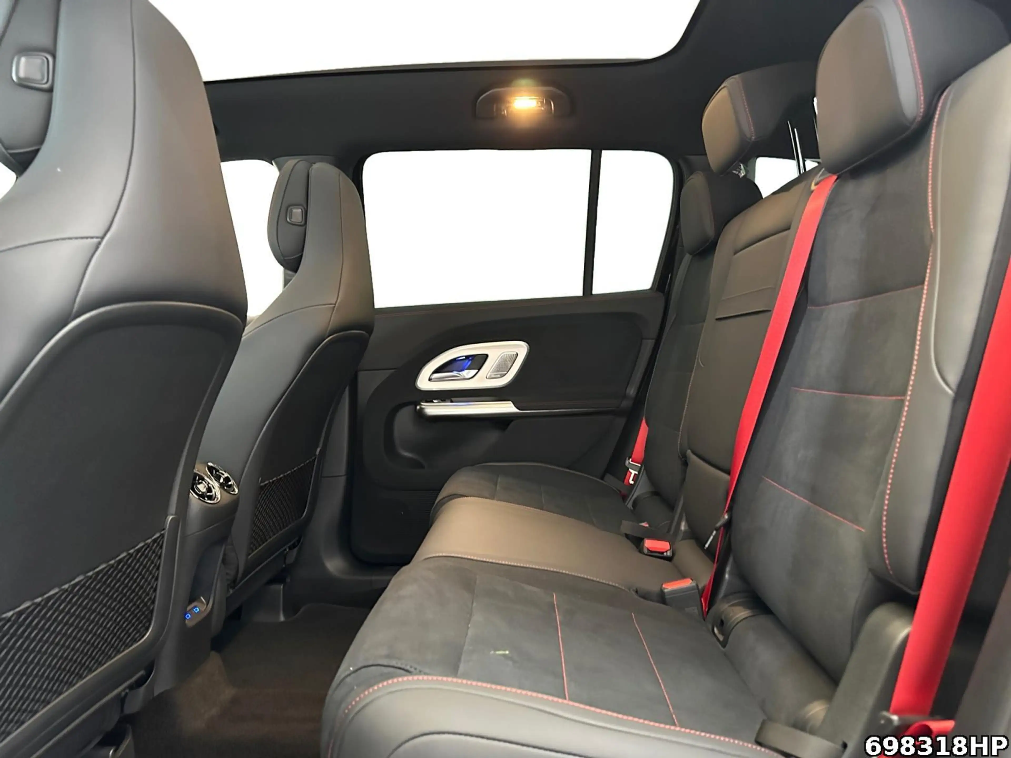 Mercedes-Benz GLB 220 4MATIC +AMG+AHK+BURMSTER+MULTIBEAM+NIGHT — photo 11