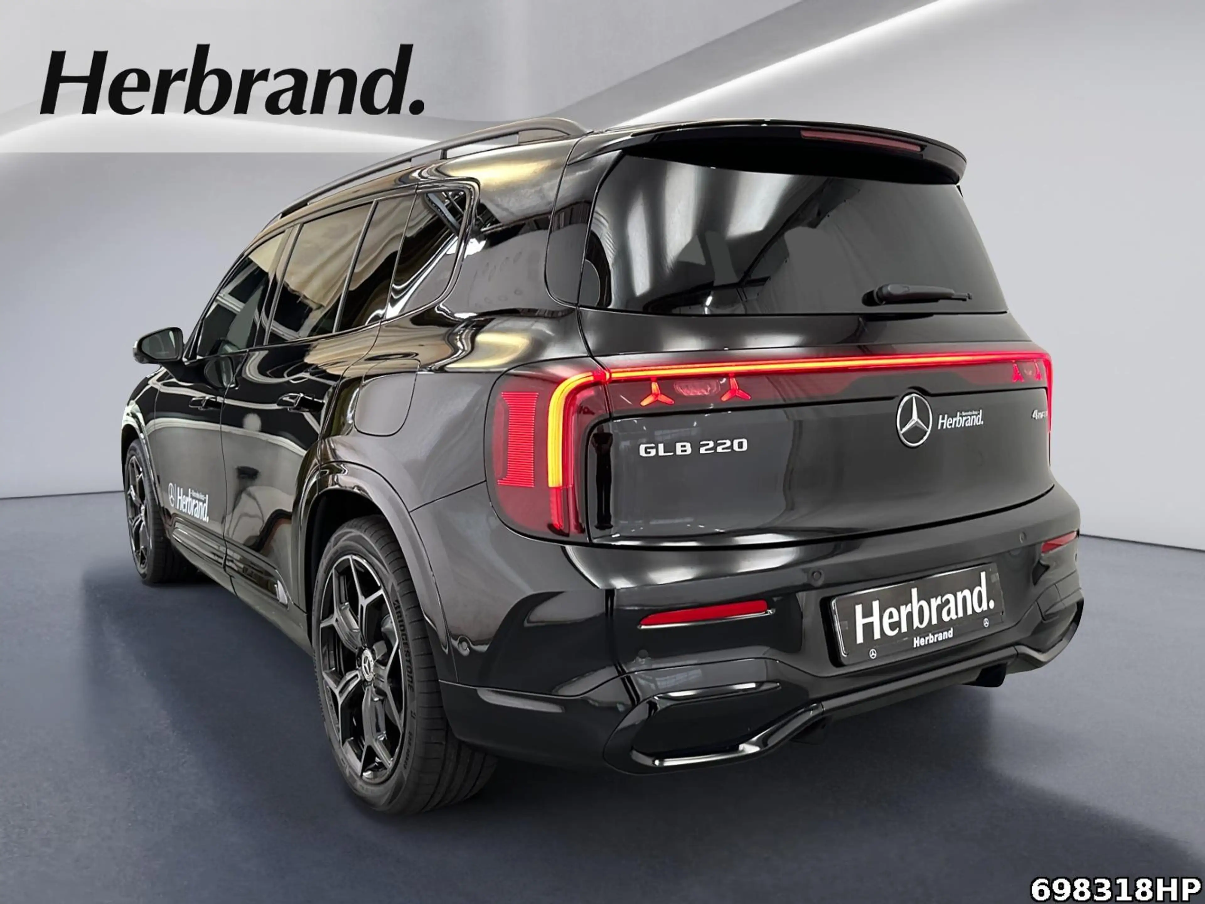 Mercedes-Benz GLB 220 4MATIC +AMG+AHK+BURMSTER+MULTIBEAM+NIGHT — photo 4