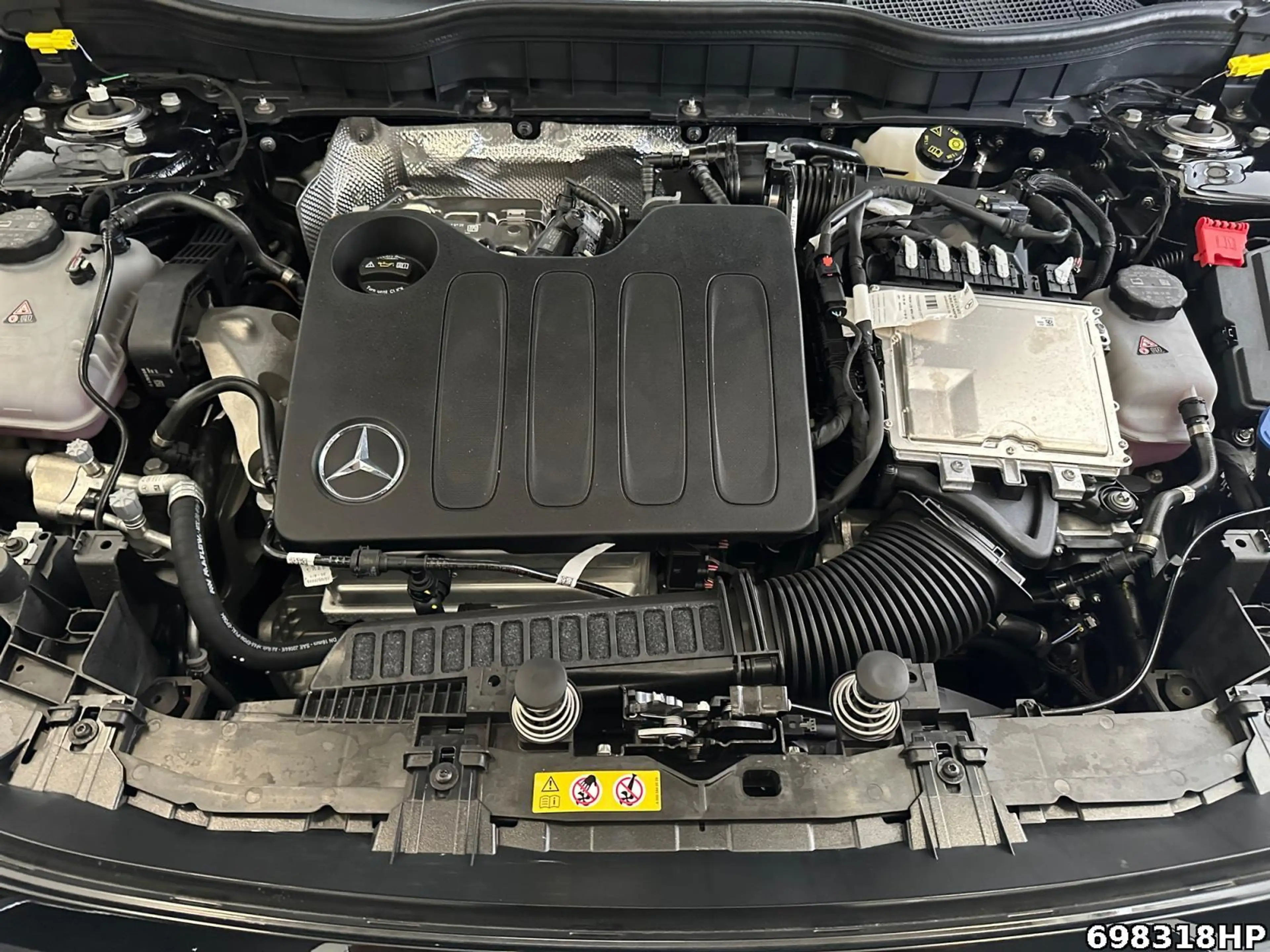 Mercedes-Benz GLB 220 4MATIC +AMG+AHK+BURMSTER+MULTIBEAM+NIGHT — photo 7