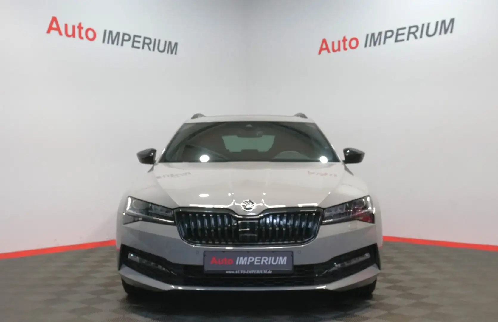 Skoda Superb Combi Sportline 2.0 TSI*ACC*PANO*AHK*LED Grau - 2