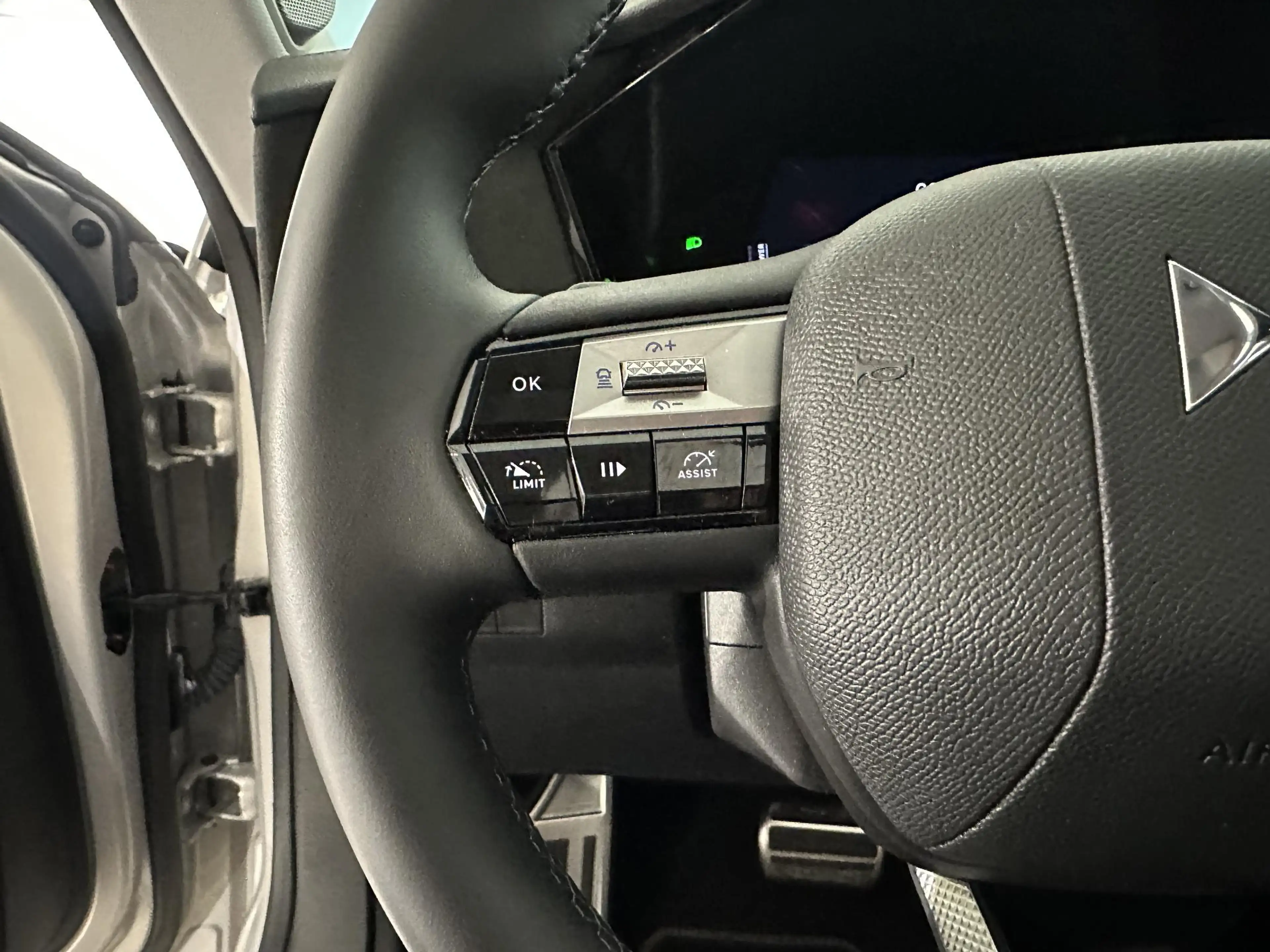 DS Automobiles DS 4 1.6 PHEV 225 Étoile PANO | 360° VISION | FOCAL AUD — photo 13