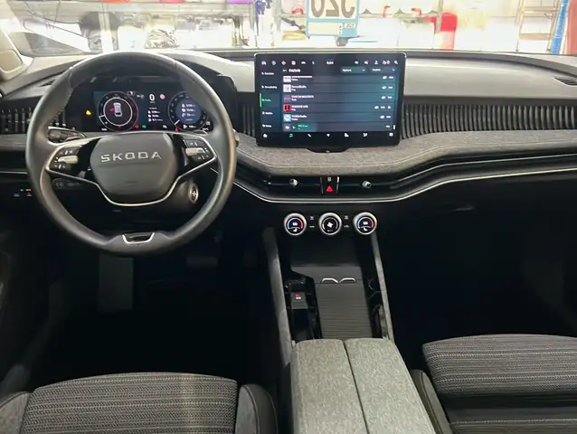Skoda Superb view 3