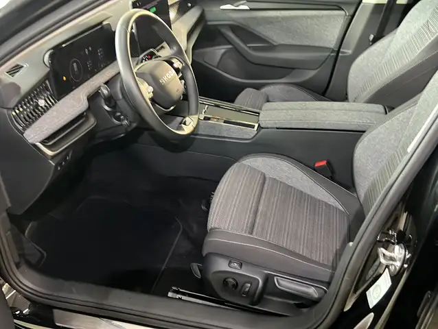 Skoda Superb view 6