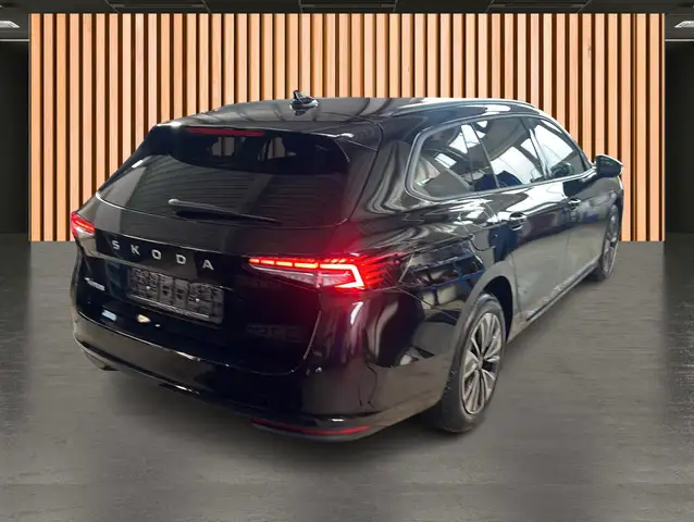 Skoda Superb view 4