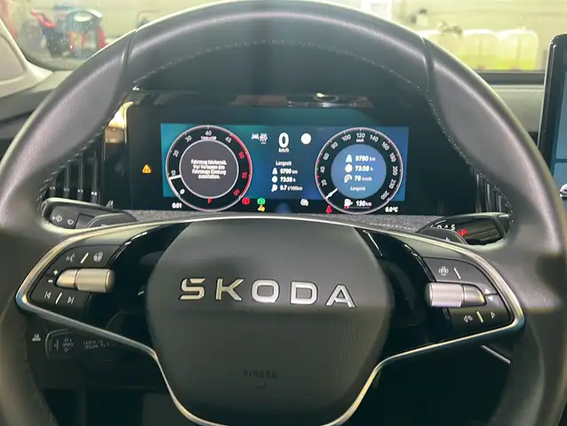 Skoda Superb view 9